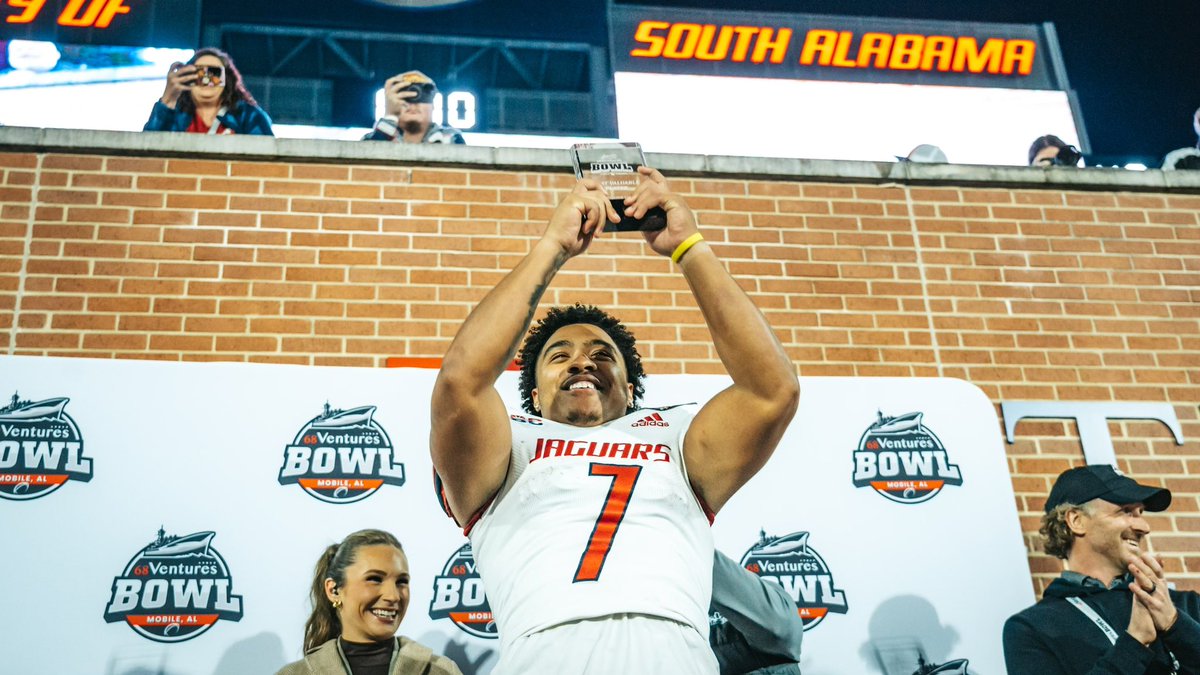SouthAlabamaFB's tweet photo. MVP: Gio Lopez
Off MVP: Jamaal Pritchett
Def MVP: Jamie Sheriff
ST MVP: Diego Guajardo

#LEO https://t.co/YIyNtcSoUN