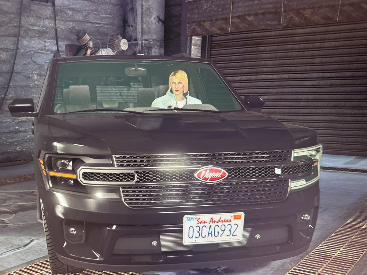 timcui9's tweet photo. @RockstarGames I know it's Christmas but fix your car Rockstar! https://t.co/eTCeGT9RE7