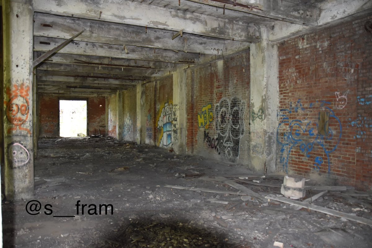s__fram's tweet photo. 12/24/24 Graffiti Hall #photos #photographyisart #amateurphoto #2023resolution #usa #america #focus #art #eyeofthebeholder #image https://t.co/6ARr0UHUT7