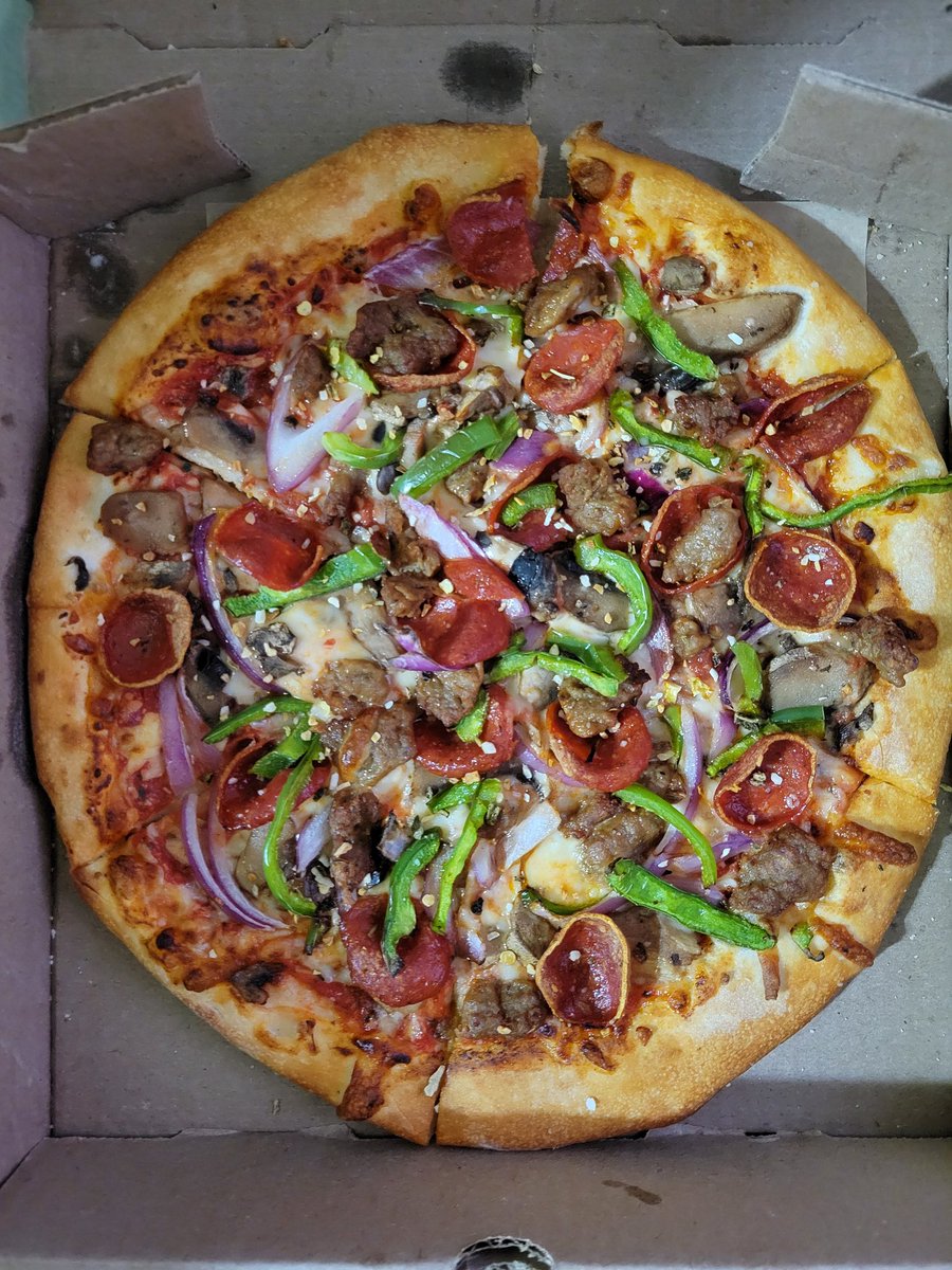 PsychoTiny's tweet photo. Emergency pizza https://t.co/kCAS1KOnZZ