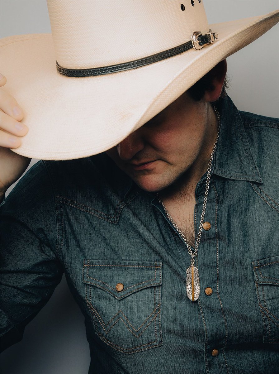 Case_Hardin's tweet photo. Little do my friends and family know, but they’re all getting @hyosilverdotcom for Christmas. Can’t wait to see y’all’s #HyoHaul 💎🎄

#casehardin #texas #texascountry #texascountrymusic #countrymusic #country #singersongwriter #songwriter #singer #livemusic #dancehall #dancehallmusic #dance #honkytonk #honkytonkmusic #hyosilver #vexilbrand #cowboy #cowboymusic #rodeo #newmusic #beenthere