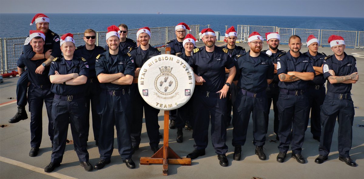 COMUKMCMFOR and the Ship's Company of @RFACardiganBay would like to wish everyone a very Merry Christmas and a Happy New Year 🎅🥳 #DeployedforChristmas #OpKIPION