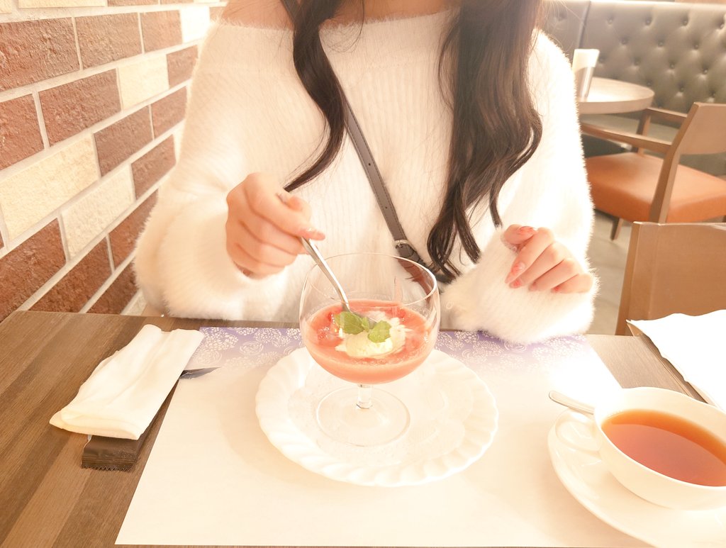 yoroshikune_p's tweet image. 今日はクリスマスイブ🎄

お店の外も中もクリスマス一色ですね🙂🎶

明日はクリスマスだけど、週明けなのでお仕事🥲

でも会ってくれるPJさんから元気をいただくので

気持ちを新たに明日からも頑張ります🙂

ふと、気づきました💡

最近はお食事とかの健全が多いです🤔

#P活
#P活健全
#そろそろ大人