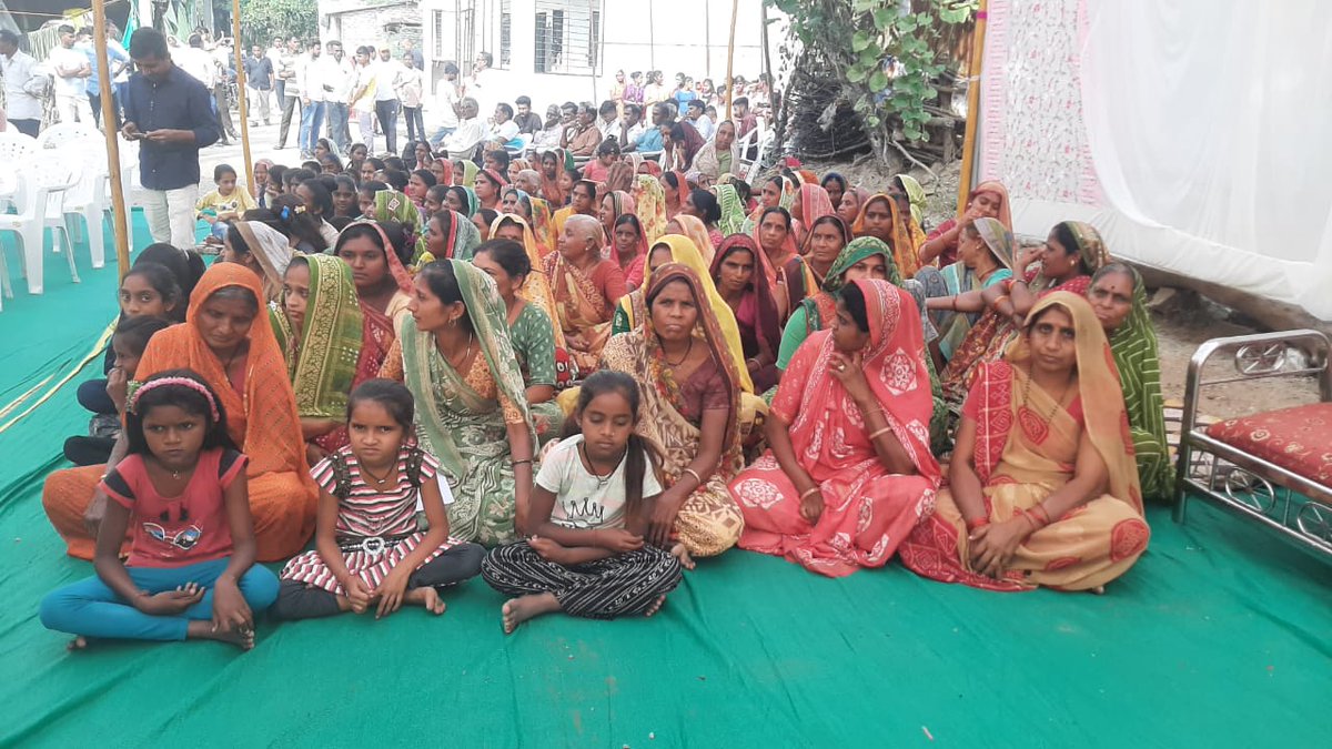 સરકારશ્રીની જન હિતકારી યોજનાઓ જન જન સુઘી પહોચાડવા #વિકસીત_ભારત_સંકલ્પ_યાત્રા બોડેલી તાલુકાના અલ્હાદપુરા ગામે પહોચી. #ViksitBharatSankalpYatra #HamaraSankalpVikshitBharat 

<a href="/DDOCUdepur/">DDO Chhotaudepur</a> <a href="/GRTMM1/">ગુજરાત રાજ્ય તલાટી મંત્રી મહામંડળ (OFFICIAL)</a> 
<a href="/tcmchhotaudepur/">છોટાઉદેપુર જિલ્લા તલાટી કમ મંત્રી મંડળ</a> 
<a href="/Bodeli_TcmUnion/">બોડેલી તાલુકા તલાટી કમ મંત્રી મંડળ</a>