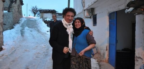 bilgibilgi_1's tweet photo. Tokat'ın Reşadiye ilçesinin bir köyünde, daha 10 yaşını bile doldurmamış bir çocukken babası tarafından evlatlıktan reddedilir. Aynı gaddar babası, annesiyle de yollarını ayırıp onu birkaç keçiyle birlikte bir çobana verir. ++ https://t.co/K0Cs2rH2we