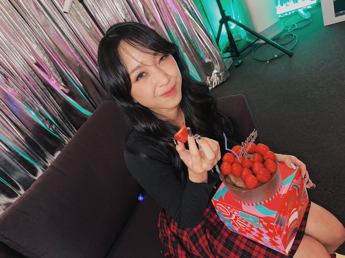 fordita_J's tweet photo. [WEVERSE Update]~ DITA 

미리생일파티🎁❤️ https://t.co/kqNnYXd6NZ