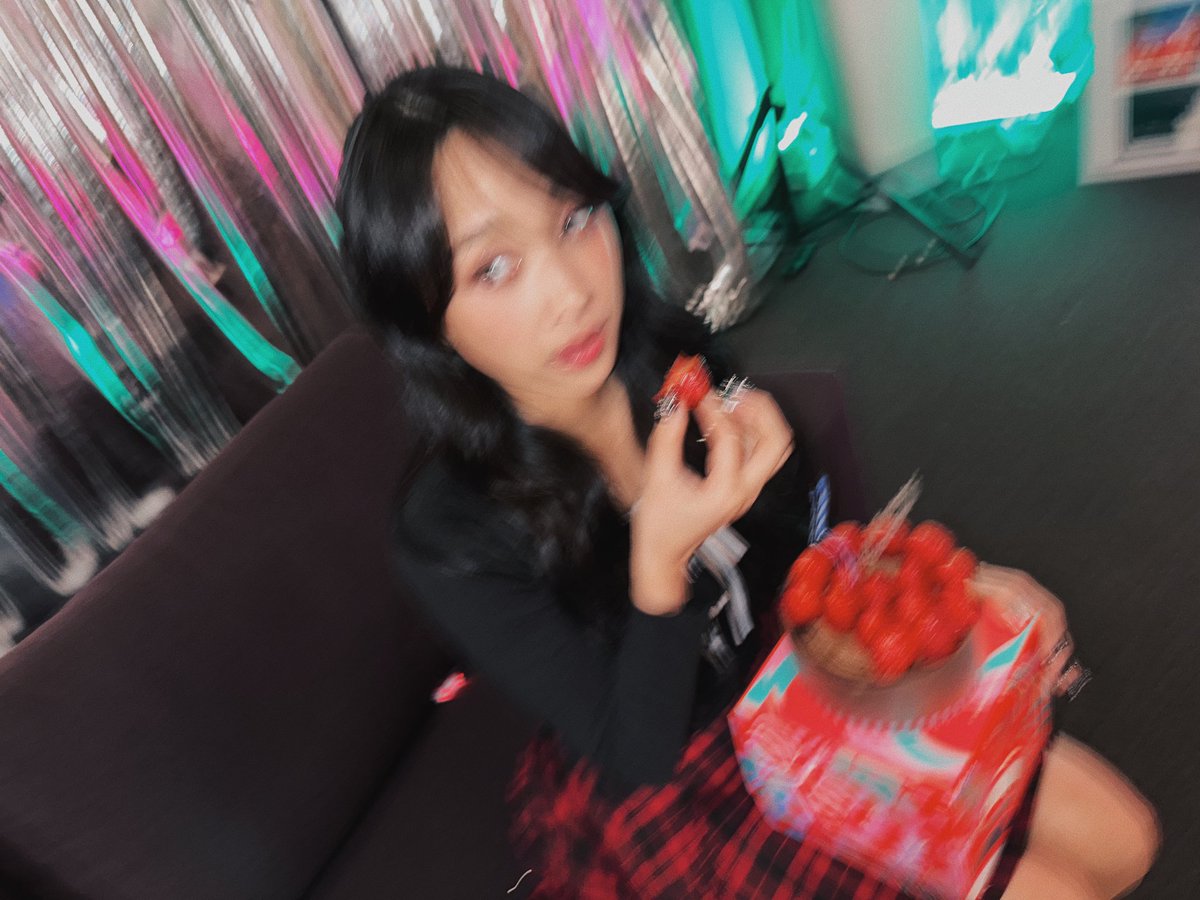 fordita_J's tweet photo. [WEVERSE Update]~ DITA 

미리생일파티🎁❤️ https://t.co/kqNnYXd6NZ