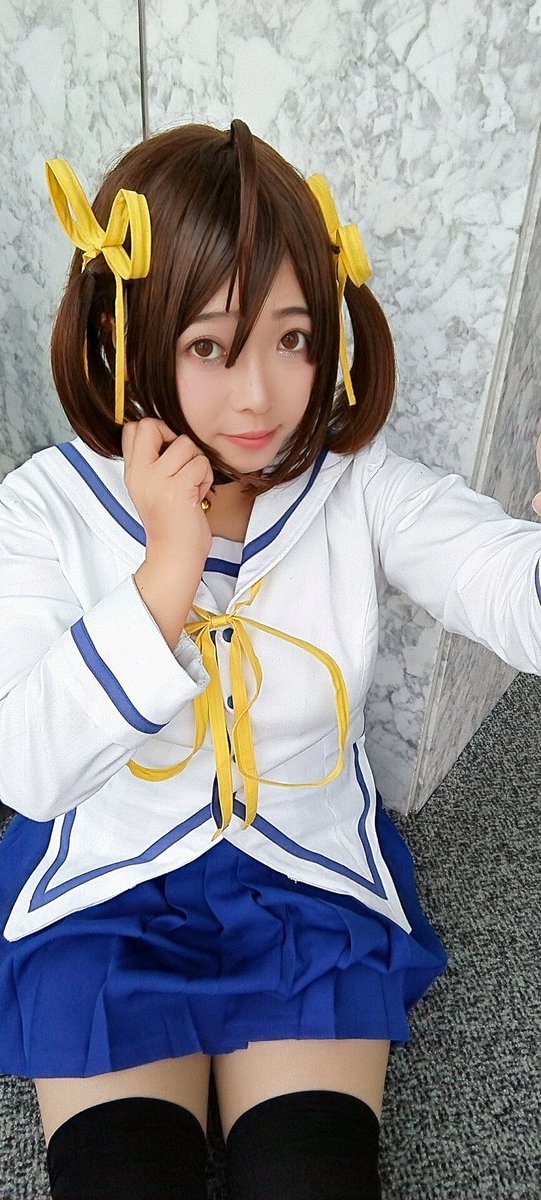 コス博速報その②
頭大きいからウィッグ被るとさらに大きくなるの嫌や。
セーラー服とリボンとチョーカーは手作りであとは既製品です。

あー、お腹空いた〜。
