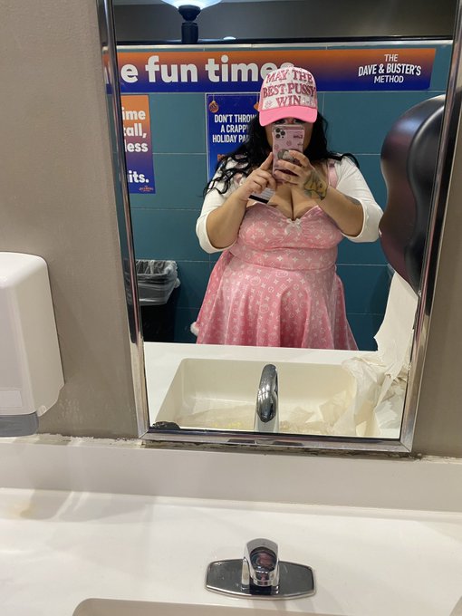 my sisters made me this hat cuz they know wassup https://t.co/xs5Nx379vc