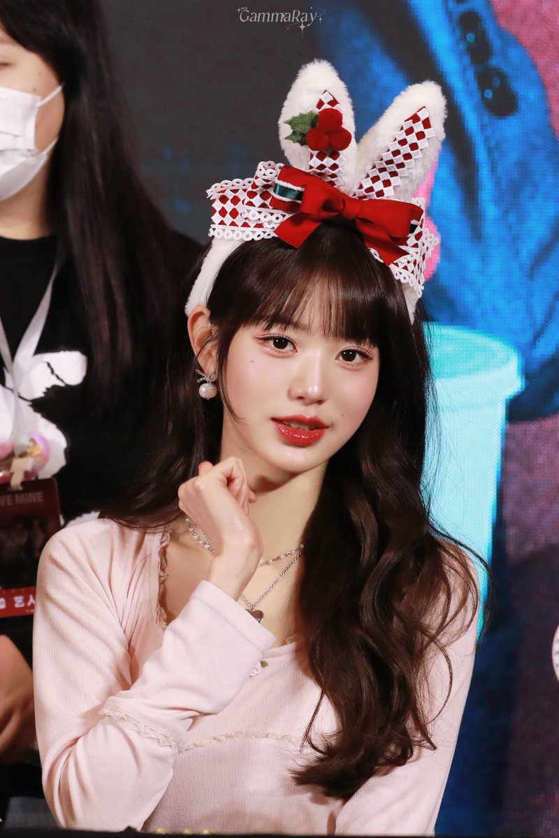 231218
왜 이럴까🥺
넌 또 날 보며 웃어🥰

#장원영 #원영 
#아이브 #IVE
#JANGWONYOUNG
#ウォニョン