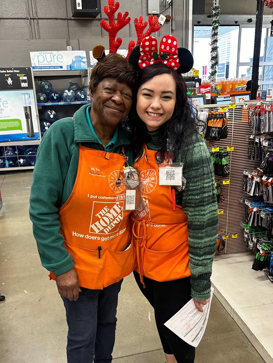 CXMBrittany's tweet photo. Today I said ���see you again, real soon” to 1955 Oak lawn. The amount of love and support I have is unmatched. I am sad to leave but oh so excited to have this opportunity! I made my mark as FES and I can’t wait to begin my CXM journey. I hope they’re ready for me! https://t.co/fqFneHeKIU