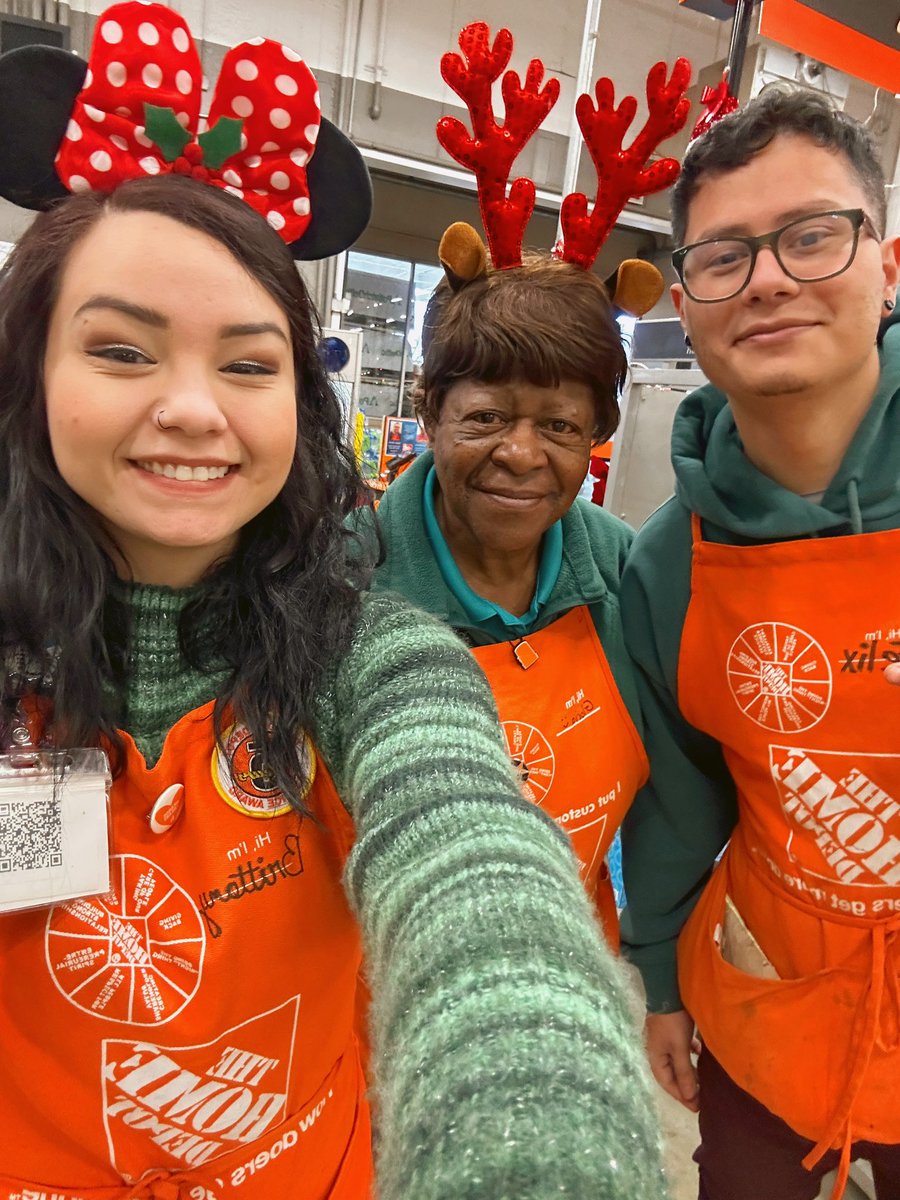CXMBrittany's tweet photo. Today I said ���see you again, real soon” to 1955 Oak lawn. The amount of love and support I have is unmatched. I am sad to leave but oh so excited to have this opportunity! I made my mark as FES and I can’t wait to begin my CXM journey. I hope they’re ready for me! https://t.co/fqFneHeKIU