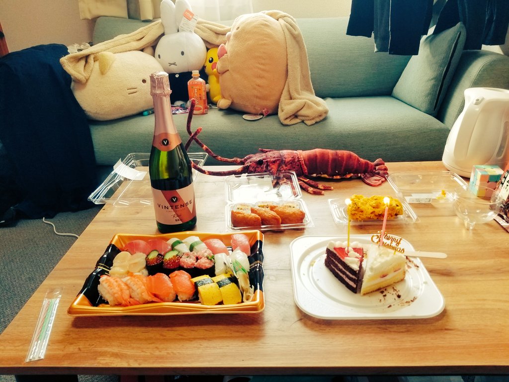 Roku_futa's tweet photo. 俺の独身クリスマス
「やったぜ！」 https://t.co/R6Bv8Q9DaJ