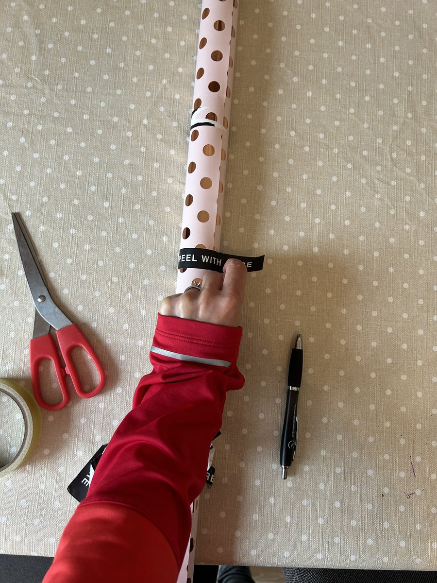 Hooray for cutting out unnecessary plastic but isn’t this sticky alternative the worst invention?! 😂