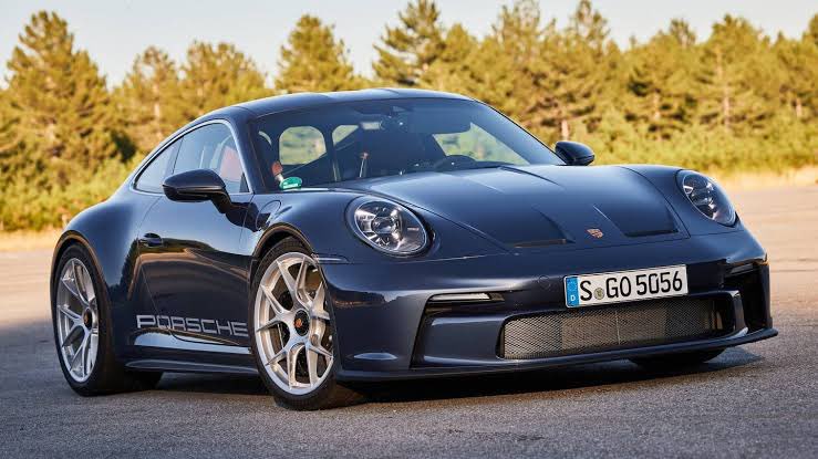 jonners78's tweet photo. @AutoBant 1. Porsche 911 S/T (with rear seat conversion)
2. Aston DB12 Volante
3. Land Rover Defender 110
4. Ferrari 458 Speciale Aperta https://t.co/ukeA5jVmqS