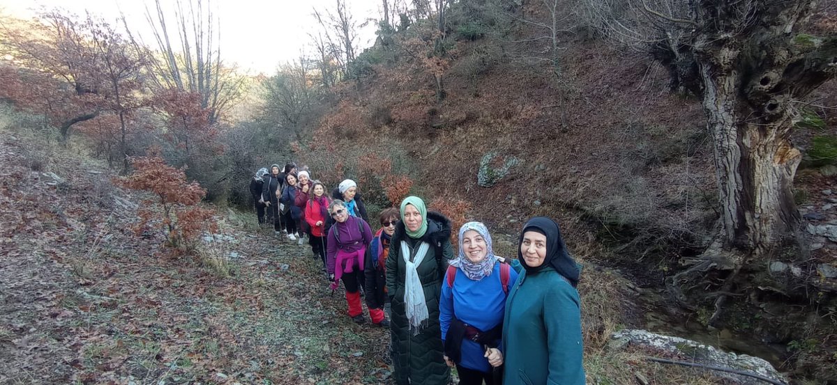 📍Kent Ormanı Kütahya Belediyesi Spor İşleri Müdürlüğümüz tarafından yürütülen doğa yürüyüşünde kadınlar, 14 kilometrelik rotayı tamamlayıp Kent Ormanı’ndaki şelaleyi keşfetti. Her hafta düzenlenen doğa yürüyüşlerine katılmak için Spor İşleri Müdürlüğümüzle iletişime