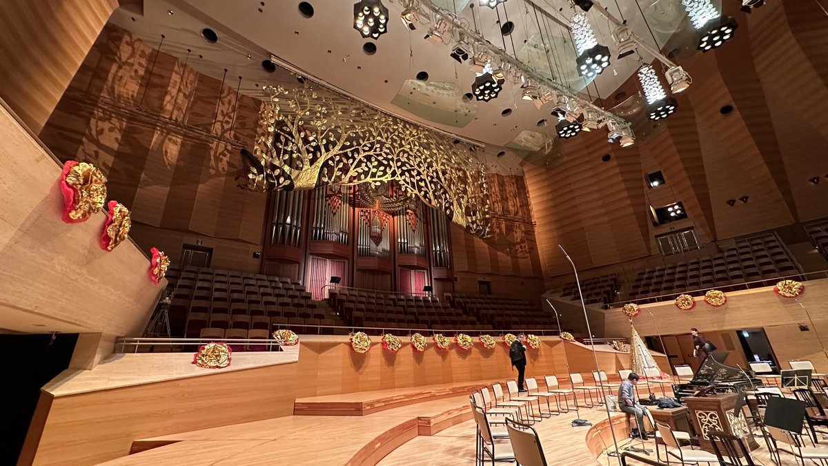 今年最後のコンサートは最も思わぬ形で訪れました。

#メサイア ツアー2023、素晴らしいBCJのみんなと無事に終えることができました。急な代役で驚かせてしまったみなさま、申し訳ありません🙇

今日のサントリーホールはひときわ豪華でしたね🌟

明日はどうぞ良いクリスマスをお迎えください🎄