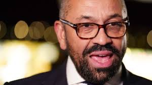 Would you accept a drink from this man this Xmas❓👇🏼👇🏼😳

Just in case he was being “ironic” with mixed it up a bit… 🥴😡

#JamesCleverly #IronicDrinkSpiking
#HomeSecretary #ToryWrongUns
#ToriesLastChristmas #GTTO