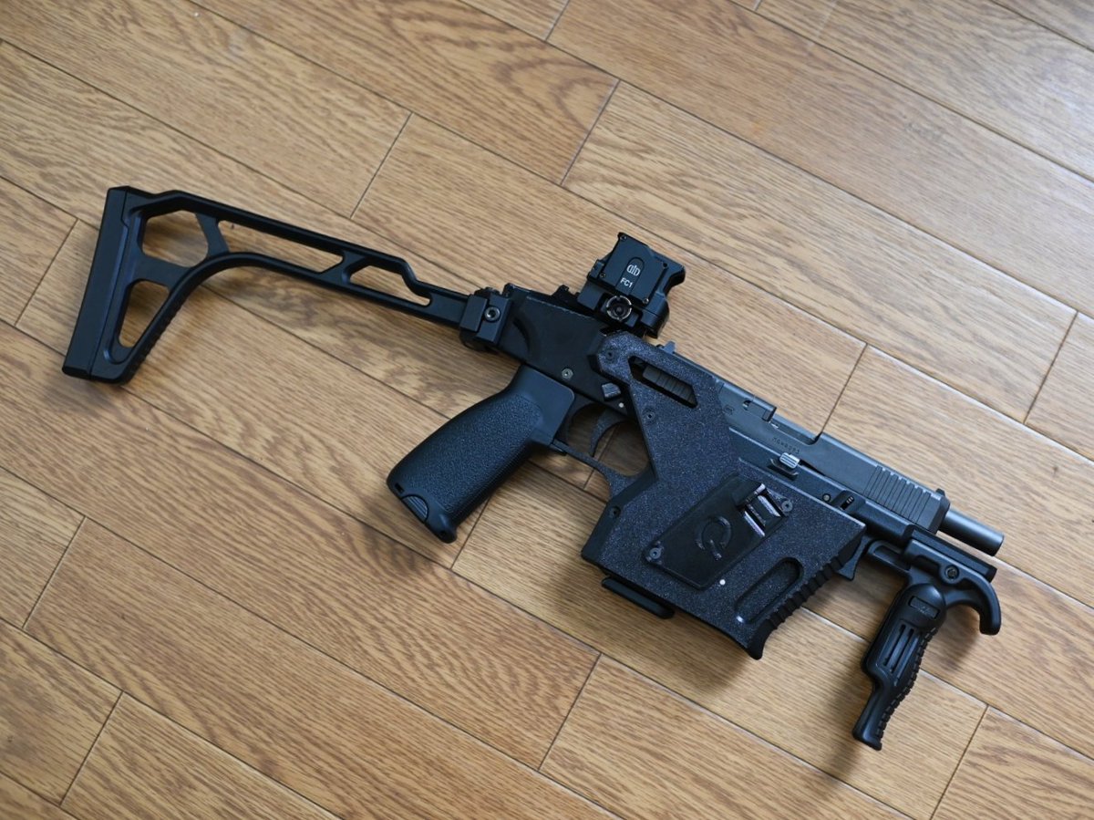 G17 Gen5カービンキット
1名様にクリスマスプレゼント!
12月24日夜12時までにフォロー＆リポストしてくれた方のなかから抽選でプレゼントします🙇
できればレビューしてくれるとありがたいです。