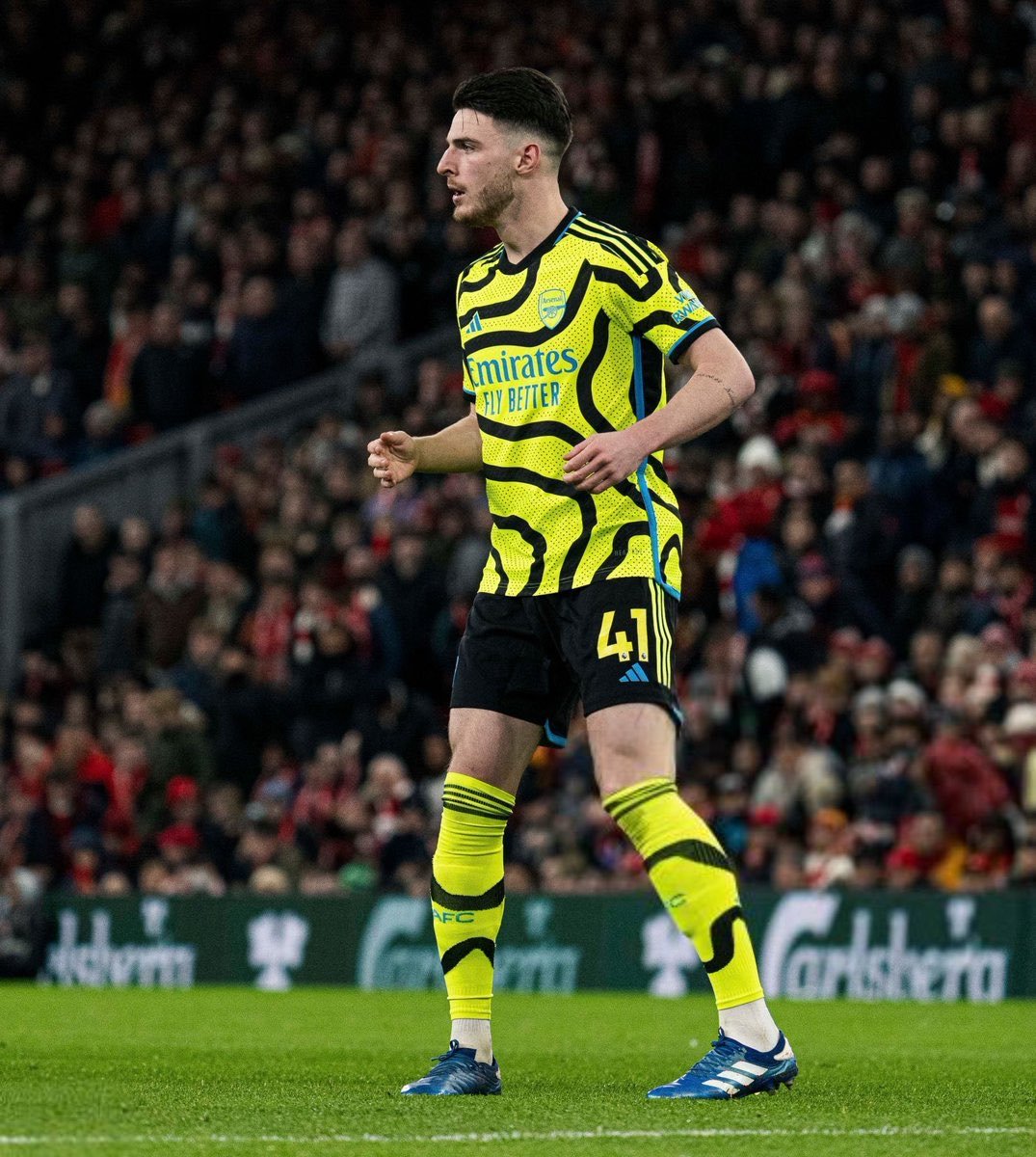EBL2017's tweet photo. I am in complete &amp; utter awe of Declan Rice since yesterday.

Every time Arsenal gave possession away, he won it back. Every time they needed control, he played a "press-killing" pass or dribbled into space.

"Best #6 in the world" doesn't do him justice. We need more adjectives. https://t.co/uPyzcdf07i