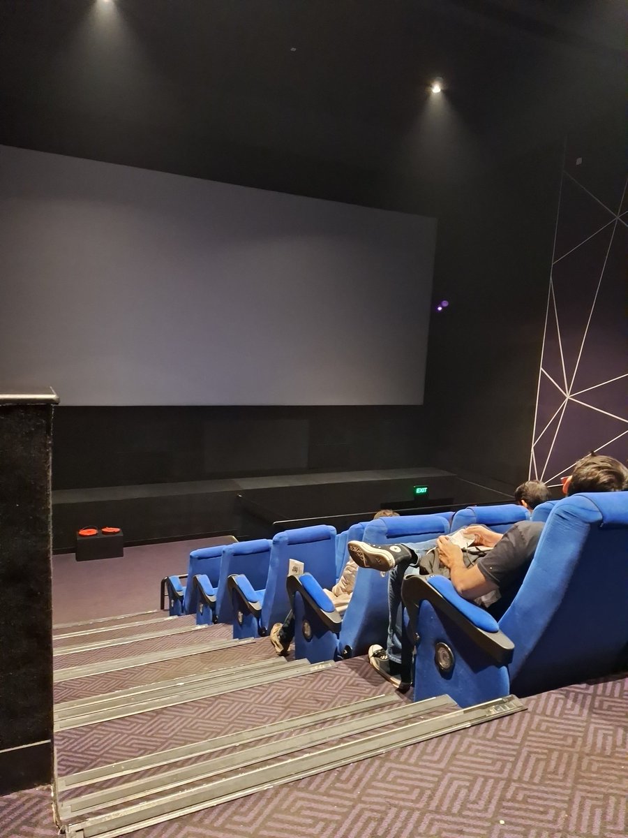 bratt1985's tweet photo. So that's what the pVr is all about.... came to watch #Aquaman2 halfway through movie stops, and no one has any update.... we been told it going to take 60mnts 😲 and left on our own... 
Thanks #pvr 
Location Gurgaon, pvr innox sec 66 
Showtime 1.45
#films #BookMyShow #dccomics https://t.co/Icy7sOysPV
