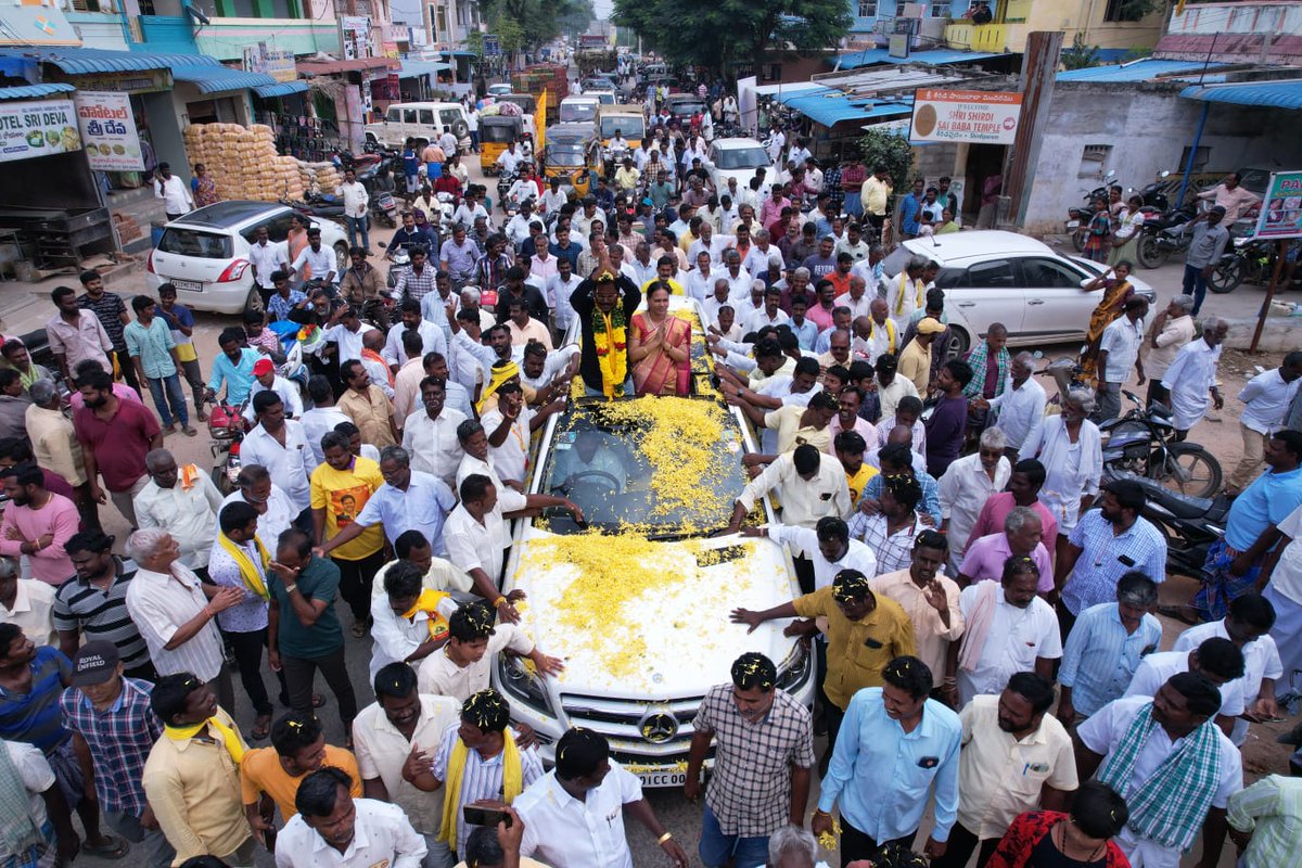 DrVMThomas's tweet photo. 20 వ వివాహ వార్షికోత్సవ వేడుకలు

గంగాధర నెల్లూరు నియోజకవర్గం తెలుగుదేశం పార్టీ ఎమ్మెల్యే అభ్యర్థి  Dr V.M థామస్ గారు మరియు శాంతి రెడ్డి 20వ వార్షికోత్సవ వేడుకలు

#20anniversary #wedding 
#greatings #drthomas #shanti reddy 
#WhyAPHatesJagan 
#iTDPforTDP #APvsJagan 
#AndhraPradesh
#IdhemKarmaManaRashtraniki 
#RashtramaaRavanaKaashtamaa
#PsychoPovaliCycleRavali
#JaganPaniAyipoyindhi
#JaganFailedCM 
#MahaShakti #YuvaGalam
#StopJBrandsSaveLives #YCPFa
#YSRCPRowdyism
#APUnsafeForWomen
#SatyamevaJayate
#CBNSatyamevaJayate
#PsychoPovaliCycleRavali
#Thomas
#drthomas
#tdp