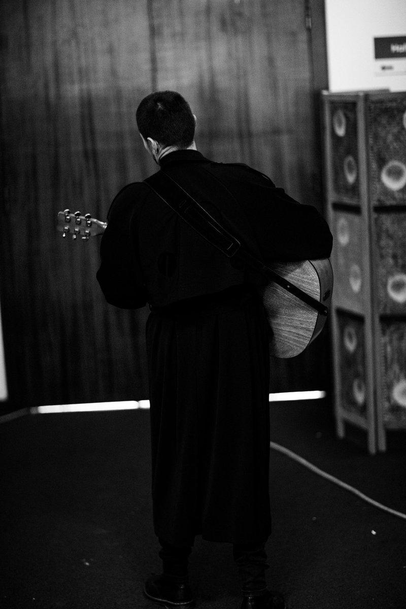 Momente nga prapaskenat e #FiK62, shkrepun prej <a href="/jetmirduraku/">Jetmir</a> 

“S’mund t’fitoj pa ty” mund ta degjoni je te gjitha platformat dixhitale online #spotify #applemusic #amazonmusic #youtube ✨
.
.
Wearing: <a href="/veneramustafa/">veneramustafa</a>