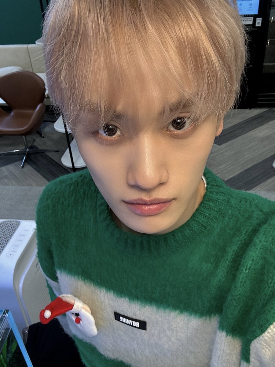 [#준현]
보고싶을껀데 , 어떡해.
참아야지. 보고싶을꺼야.
다음주에 봐. 뿡💨

#금준현 #KUMJUNHYEON
#TIOT #티아이오티 #Findtheway