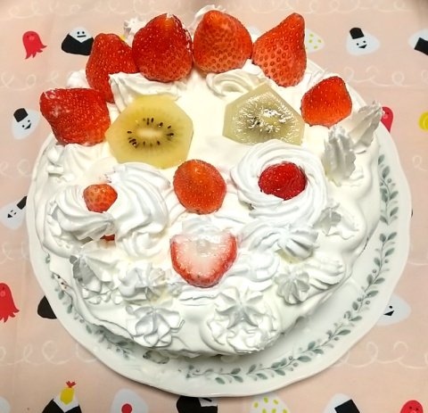 「娘デコレーション「サンタケーキ」 」|おにぎり山ちえぞー🍙のイラスト