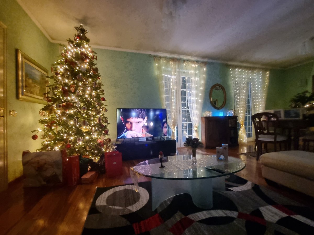 24 December Tradition
#Merlin 
#colinmorgan 
#thediamondoftheday
💔