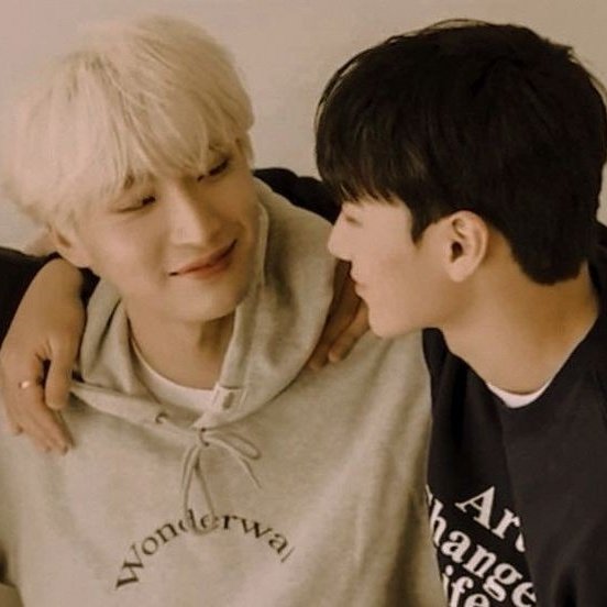 SVNHWAA's tweet photo. brothers <3 https://t.co/zaQCKyGv1c