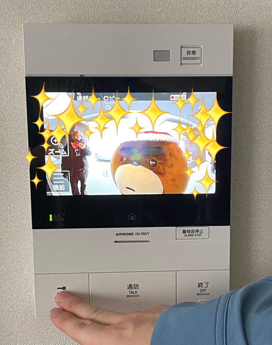 ayuuvuuka's tweet photo. 実はべやちゃんサンタが来てくれる企画にまさかの当選しまして、
べやちゃんに会いたいけど、子連れでクリスマスパーティーは持つかしらと思っていた我が家は大喜びでした
息子は、ありがとうのプレゼントを準備してずっとそわそわ、親も本当に来てくれるのかドキドキ
@YabeeBear https://t.co/0IctstIIyj