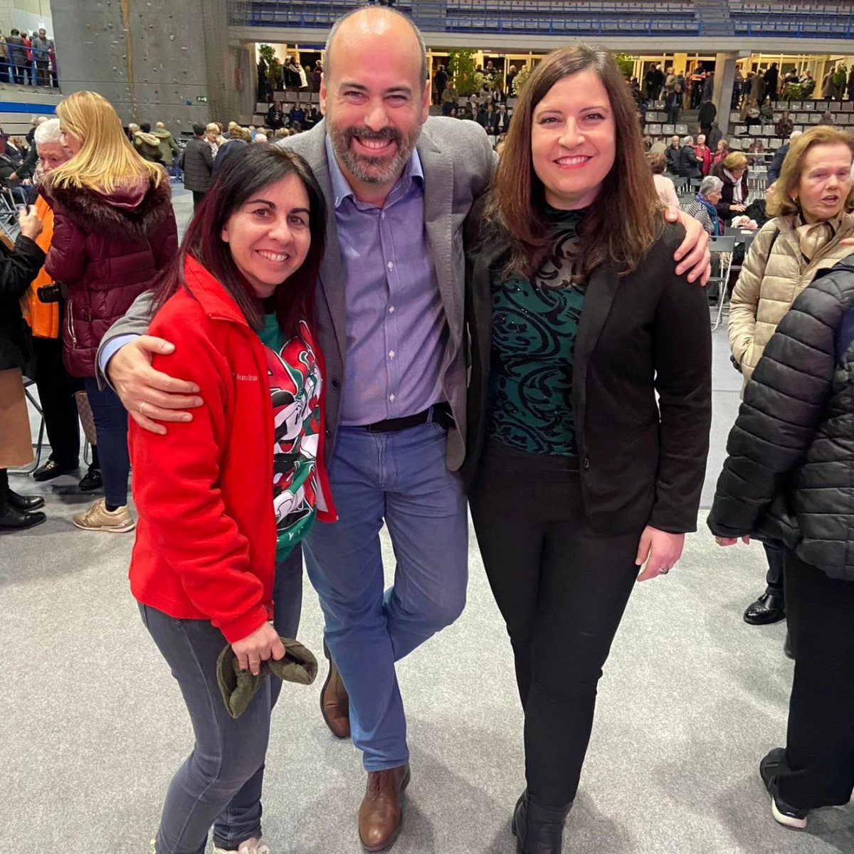 alcaerelsol's tweet image. Muchísimas gracias al @AytoLeganes y a todo el equipo de gobierno por contar conmigo para presentar un precioso homenaje a los mayores del municipio. Y gracias a @VirginiaULEG
por pasarme estas fotos que son un bonito recuerdo para mí.

#leganés #presentando #presentador