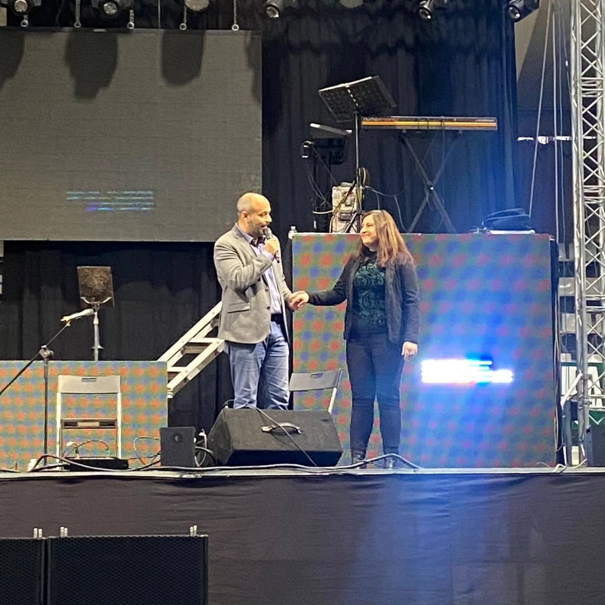 alcaerelsol's tweet image. Muchísimas gracias al @AytoLeganes y a todo el equipo de gobierno por contar conmigo para presentar un precioso homenaje a los mayores del municipio. Y gracias a @VirginiaULEG
por pasarme estas fotos que son un bonito recuerdo para mí.

#leganés #presentando #presentador