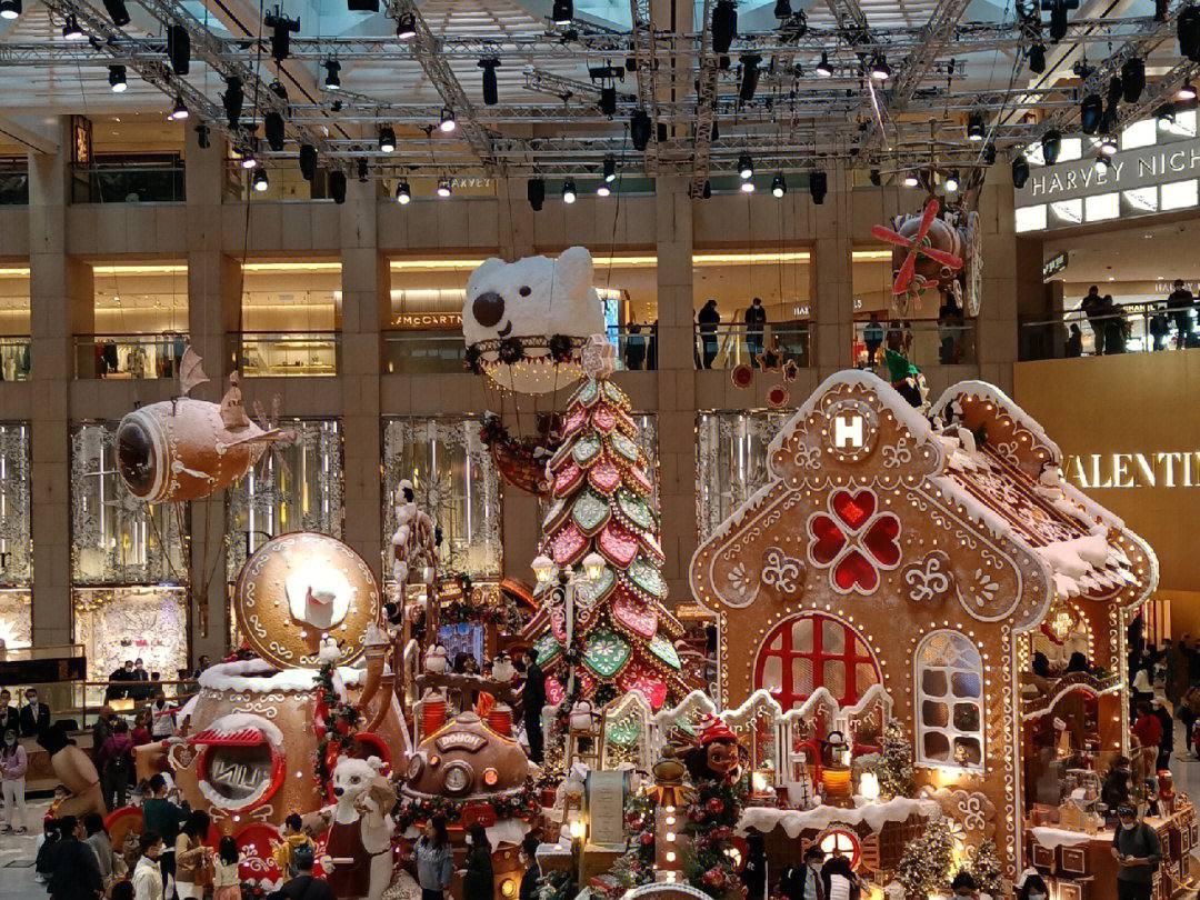 It’s another Christmas alone, and Hong Kong is full of Christmas joy. I wish all my friends happiness and good health. Merry Christmas Eve.