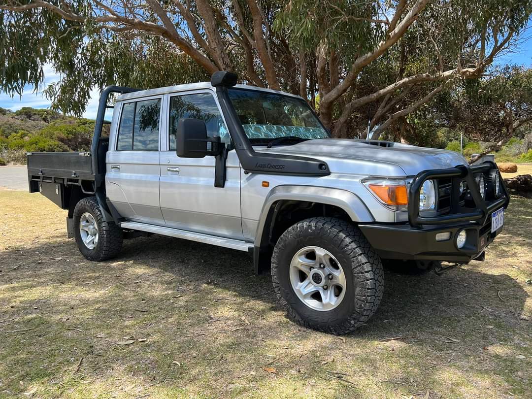 JaMtoka's tweet photo. There is a market/demand for 79 Series Double Cabs. Either 4.2L I6 or 4.5L TD V8. Ukiwa nazo, don't hesitate to share >> 0733665551 #1HZ #VDJ79R https://t.co/3jjTgExYui