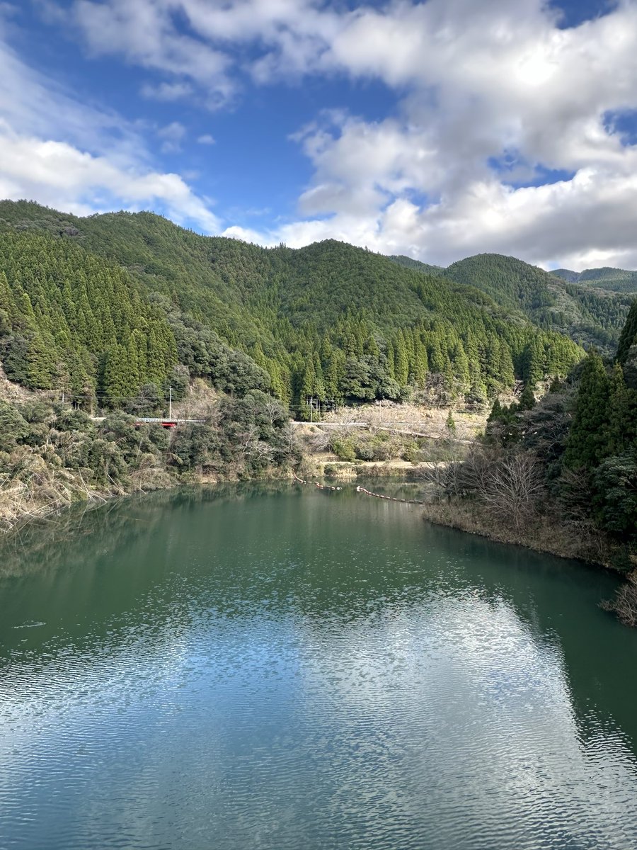 1010Torru's tweet photo. 2023年の釣り納めは氷川ダムに行って来ました。6年位辞めてたバス釣り復活してアルミボートや釣具も揃えて色々楽しい1年になりました🙏辞めてた間に魚探も釣り方も色々変わってて揃えるのも大変だったけど釣果は初めて57cmが釣れり40upもかなりの数釣れて改めてバス釣りはマジで楽しいと思えた。↓↓ https://t.co/AWry3UwxC2
