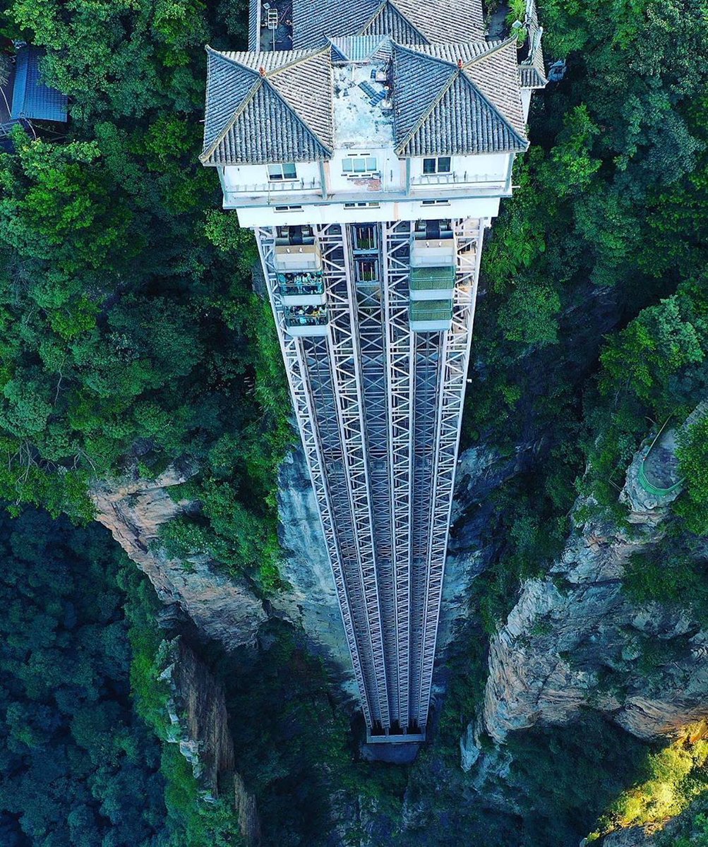 Bailong elevator คือ..ลิฟท์กลางแจ้งที่สูงที่สุดในโลก ที่ วนอุทยานจางเจียเจี้ย หูหนาน ประเทศจีน ลิฟท์แก้วสูง 326 เมตร (1,070 ฟุต) มุมมองธรรมชาติแบบ 360° บรรจุผู้คนได้ 50 คน ... ถ้าใครนึกไม่ออก ที่นี่คือแรงบันดาลใจของฉากในหนัง'Avatar'!!