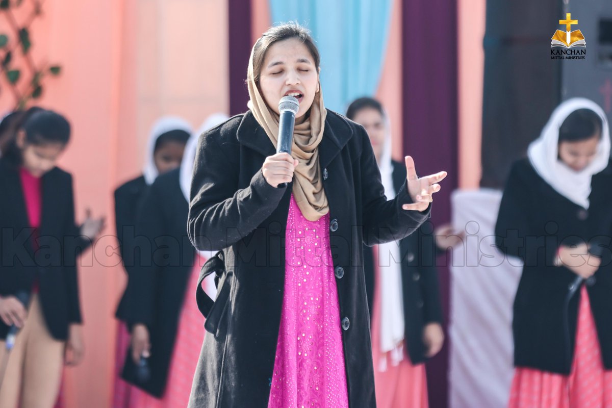 pastorkanchan's tweet image. 🔥𝐀𝐧𝐨𝐢𝐧𝐭𝐢𝐧𝐠 𝐎𝐢𝐥 || 𝐒𝐮𝐧𝐝𝐚𝐲 𝐒𝐞𝐫𝐯𝐢𝐜𝐞 

Pastor Prachi Mittal has been increasing the faith of the church so that they too can receive their great testimonies in today's mega anointing oil service.

#KanchanMittalMinistries #PastorPrachiMittal #KMMLive