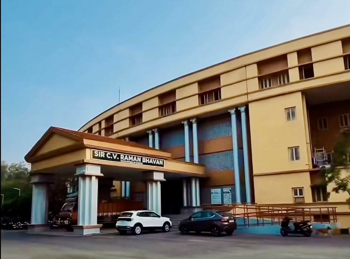 Divya_Mudunuri's tweet photo. One Picture - Many Memories ๐ฅน๐ฅน
#GITAMAlumni #SirCVRamanBhavan https://t.co/4pXjKQNKHa
