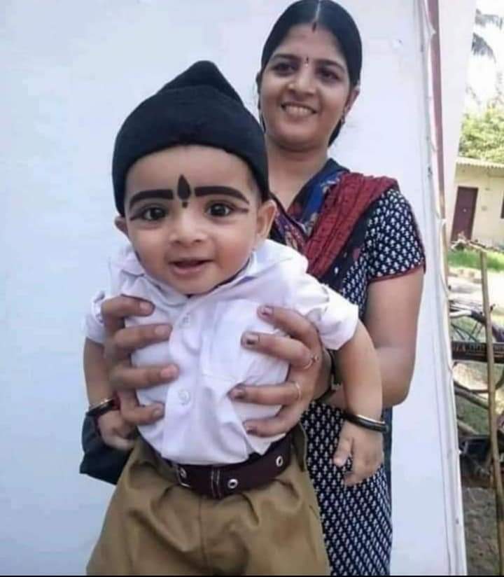 Sunilbehera95's tweet photo. अपने बच्चों को जोकर नहीं राष्ट्र भक्त बनाइये!
जोकर 🤡 v/S राष्ट्र भक्त 🚩
#TulsiPujanDiwas
#December_25 https://t.co/zdX2fq8wMO
