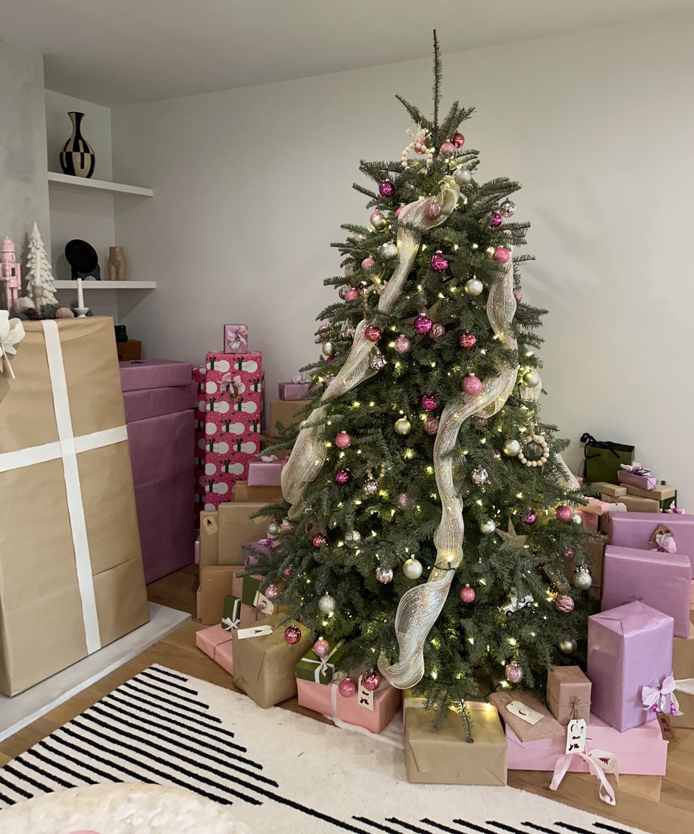 Can you guess my love language 🤪🎄✨ #merrychristmaseveeve