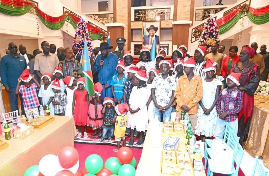 SouthSudanGov's tweet photo. President Salva Kiir hosted a group of orphans, at State House in Juba. During the special Christmas celebration, he encouraged them to aspire for greatness as future leaders of South Sudan.  The president also pledged to support the welfare of the orphans in the country. https://t.co/6uEO0II03C