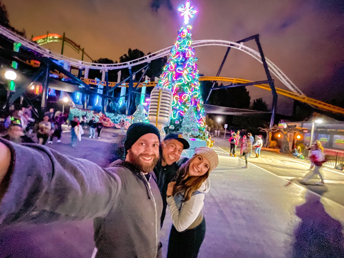 Coasters and lights!

#sixflags #sixflagsmagicmountain #holidayinthepark #tatsu #ExplorationThemeParks #themepark #rollercoaster #amusementpark #Rollercoasterenthusiast #coasterenthusiast #photography