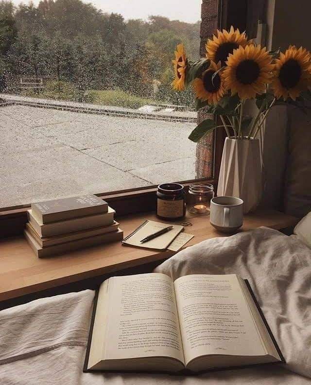 فالكتابة قد تكون همسة ... أو صرخة ... أو إعجاب... 
أو حب ... أو أنين ... أو  وجع ... 
ولكن الأجمل أنها إحساس ...
 يصل إلى القلوب الصادقة
 المليئة بالمحبة 💜