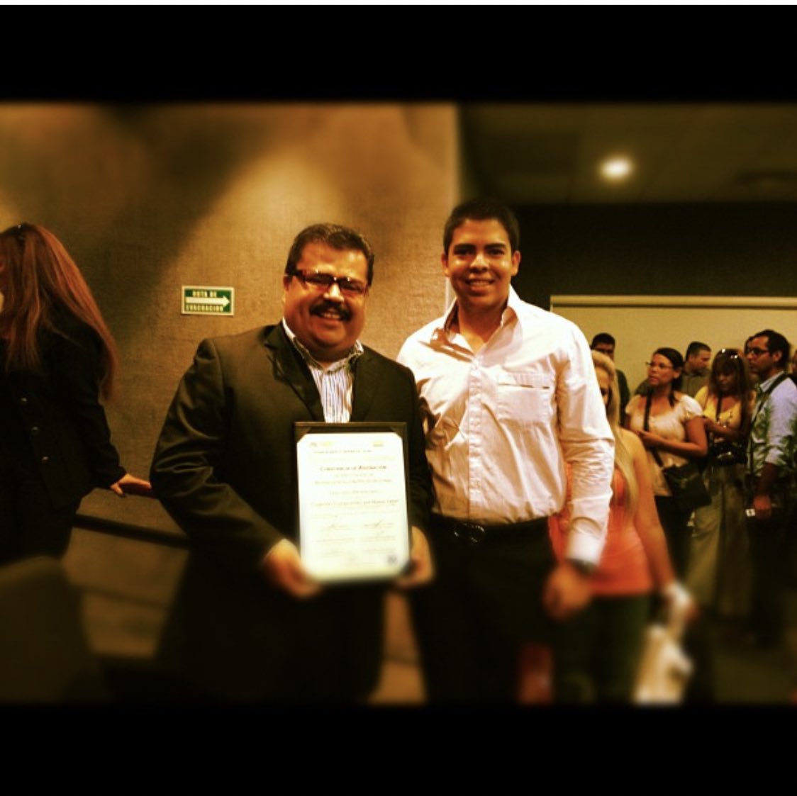 JorgeRomero92's tweet photo. Siempre trabajando de la mano de mi Amigo ,Líder y Secretario General , feliz cumpleaños Jefe @Asernadeleon https://t.co/KVwYkHEO4a