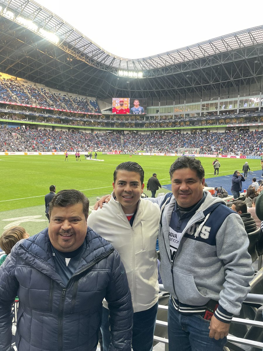 JorgeRomero92's tweet photo. Siempre trabajando de la mano de mi Amigo ,Líder y Secretario General , feliz cumpleaños Jefe @Asernadeleon https://t.co/KVwYkHEO4a