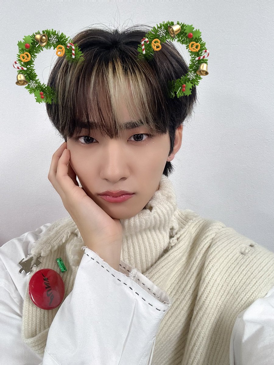 the_EPEX's tweet photo. [🎁]
[띵동🔔 선물 왔습니다!] 

𝑬𝑷𝑬𝑿 (𝑪𝒉𝒓𝒊𝒔𝒕𝒎𝒂𝒔 𝒗𝒆𝒓.)
𝒁𝑬𝑵𝑰𝑻𝑯, 𝑯𝒂𝒑𝒑𝒚 𝑯𝒐𝒍𝒊𝒅𝒂𝒚! 🎄❄️

#EPEX #이펙스 #Eight_Apex #위시  #금동현 #뮤 #아민 #백승 #에이든 #예왕 #제프 #2023크리스마스 #크리스마스 #Christmas https://t.co/zWCuanQUku