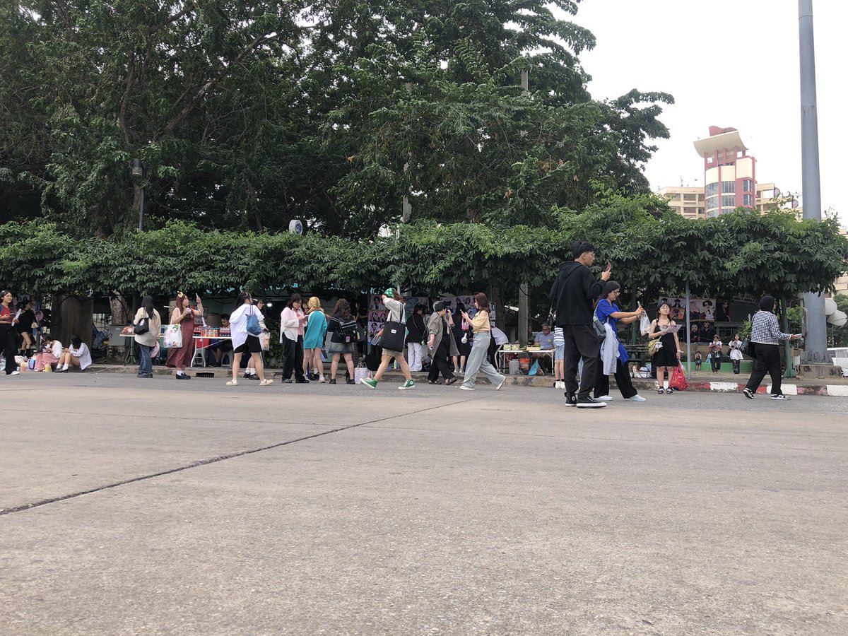 thomangtat's tweet photo. We're in front of the slogan and rest room area!! https://t.co/CBM5wVdwtB