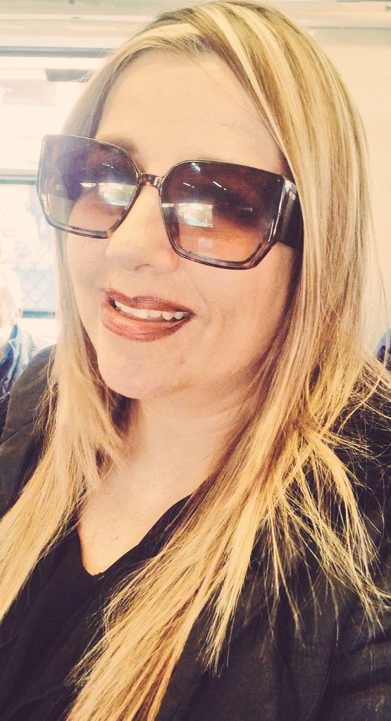 __Yesika__'s tweet photo. #SabadoDeLabios👄💋👄💋
#24Dic♥️🦉♥️🦉♥️
#GoodMorningX🌞💯☕🎶 https://t.co/MwvHUT9xML